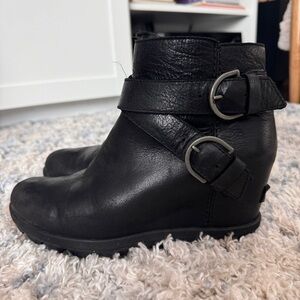 WOMEN'S Joan Of Arctic Leather Wedge II Buckle Boots Sorel Size 9 Black